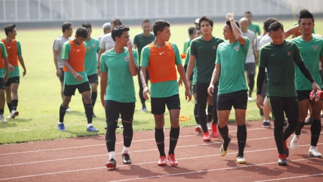 Sesi latihan Timnas Indonesia jelang hadapi Filipina di Stadion Madya, Senayan, Jakarta Pusat.  (Foto: Alan Kusuma/kumparan)