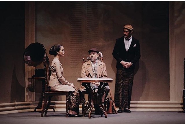 Lukman Sardi di Pementasan Bunga Penutup Abad. (Foto: Photo Credit: Deni Vedder)