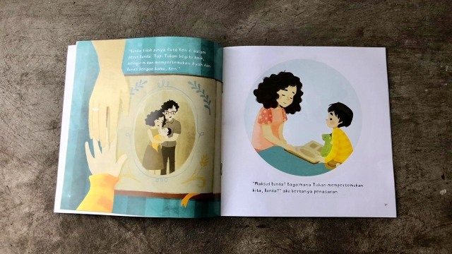 Buku “Ketika Aku Diadopsi”. (Foto: Tamara Anastasia/kumparan)