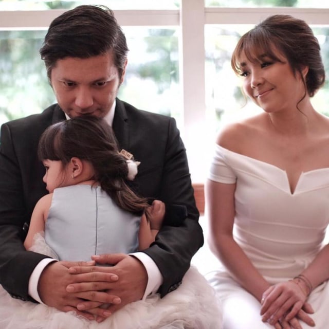 Momen kemesraan Gading Martin dan Gisella Anastasia bersama Gempi. (Foto: Instagram/@gisel_la)