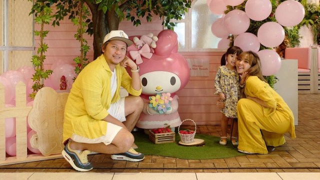 Momen kemesraan  Gading Martin dan Gisella Anastasia bersama Gempi. (Foto: Instagram/@gisel_la)