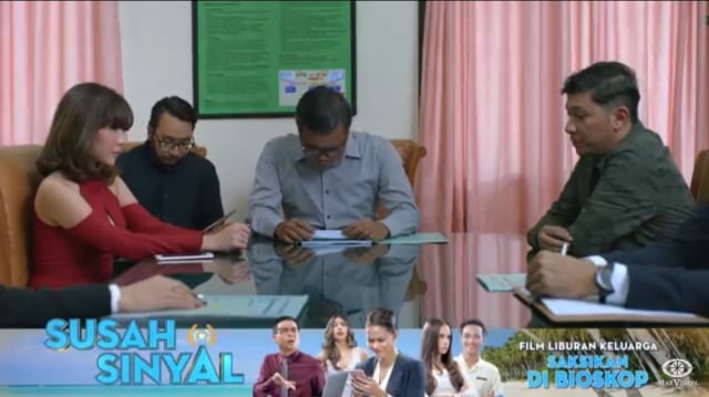 Gading Marten dan Gisella Anastasia di film 'Susah Sinyal' (Foto: YouTube Starvision Plus)