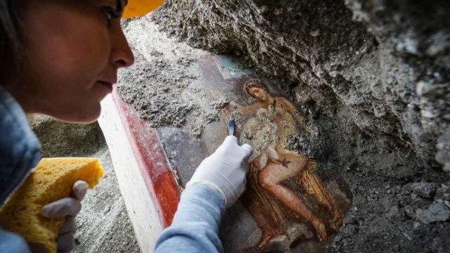 Lukisan erotis yang baru ditemukan di Pompeii (Foto: Cesare Abbate/Pompeii Sites)