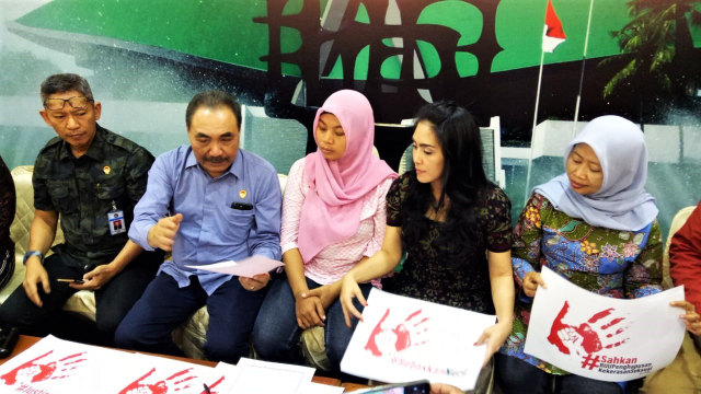 Baiq Nuril di Press room DPR. (Foto: Rian/kumparan)