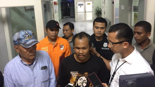 Penyerahan Jenazah pemandu karaoke yang tewas di Mampang oleh Polres Jaksel ke pihak keluarga, Rabu (21/11/2018). (Foto: Raga Imama/kumparan)