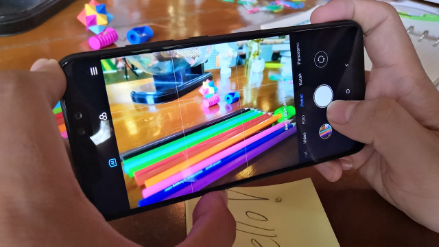 Memotret dengan kamera Xiaomi Redmi Note 6 Pro. (Foto: Bianda Ludwianto/kumparan)