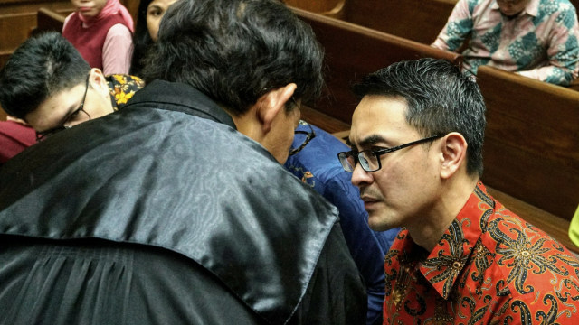 Terdakwa kasus korupsi proyek infrastruktur Provinsi Jambi Zumi Zola dalam sidang pembacaan pleidoi di Pengadilan Tipikor, Jakarta, Kamis (22/11). (Foto: Nugroho Sejati/kumparan)