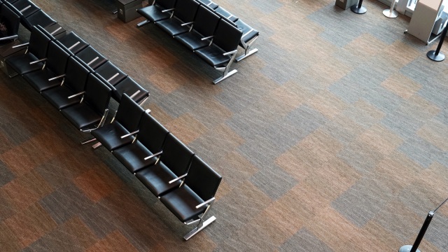 Karpet yang melapisi lantai di Bandara. (Foto: Shutter Stock)