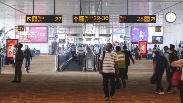 Karpet yang melapisi lantai di Bandara. (Foto: Shutter Stock)
