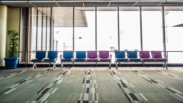 Karpet yang melapisi lantai di Bandara. (Foto: Shutter Stock)