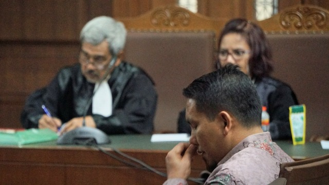 Bupati Bener Meriah nonaktif Ahmadi dalam sidang tuntutan di Pengadilan Tipikor, Jakarta, Kamis (22/11). (Foto: Nugroho Sejati/kumparan)