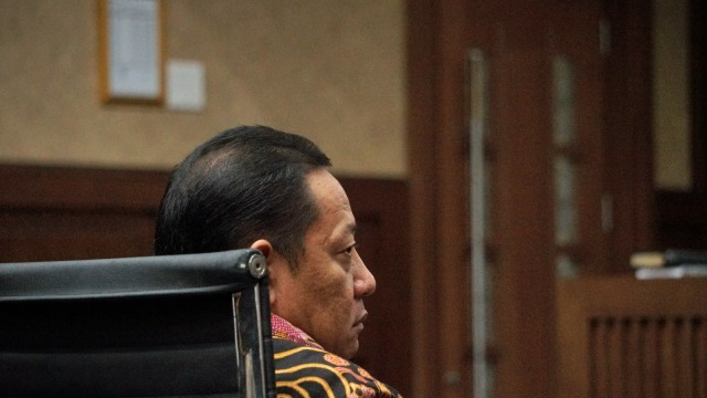 Mantan Bupati Sula Ahmad Hidayat Mus dalam sidang dakwaan di Pengadilan Tipikor, Jakarta, Kamis (22/11). (Foto: Nugroho Sejati/kumparan)