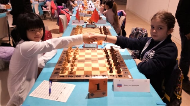 Samntha Edithso saat bertanding catur melawan perwakilan dari Rusia. (Foto: Dok. Istimewa)