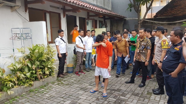 Rekonstruksi pembunuhan pemandu karaoke, Jumat (23/11/2018). (Foto: Raga Imam/kumparan)