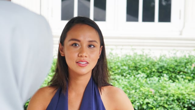 Miss Earth Indonesia Runner-Up, Aluna Rifani, saat wawancara di kantor kumparan. (Foto: Abil Achmad Akbar/kumparan)