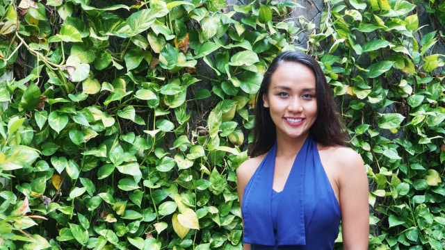 Miss Earth Indonesia Runner-Up, Aluna Rifani, saat wawancara di kantor kumparan. (Foto: Abil Achmad Akbar/kumparan)