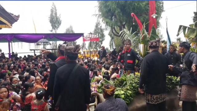 Netralisir Kekuatan Negatif, Suku Tengger Lumajang Gelar Upacara Unan-unan
