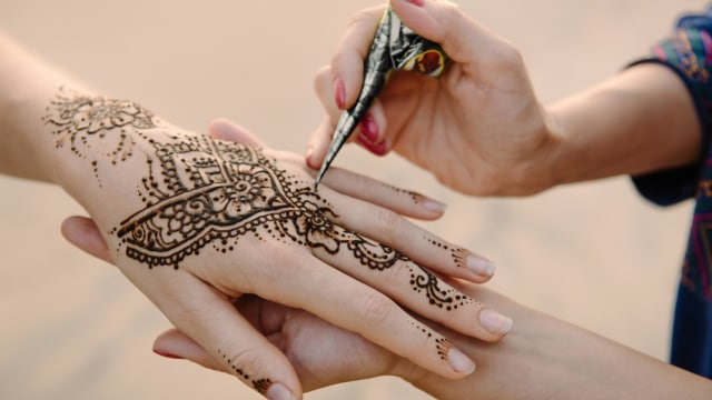 Penggunaan Henna dalam Pernikahan  (Foto: dok. Shutterstock)