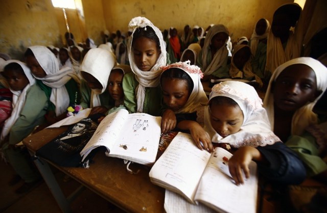 Anak-anak perempuan di Sudan Selatan. (Foto: ASHRAF SHAZLY/ AFP)