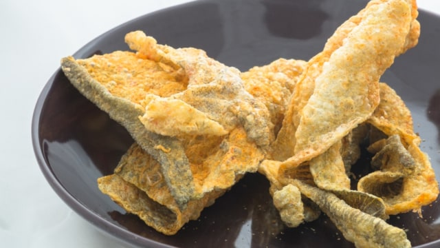 Ilustrasi salted egg fish skin buatan rumahan (Foto: Shutterstock)