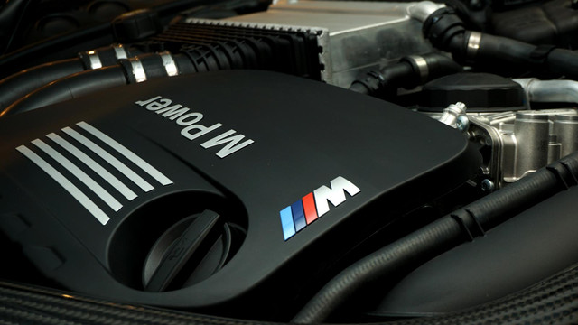 Mesin BMW M2. (Foto: Jamal Ramadhan/kumparan)