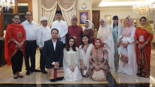 Capres Jokowi Hadiri Maulid Nabi Muhammad SAW di Kediaman Pengusaha Sawit Palembang. (Foto: Yudhistira Amran Saleh/kumparan)
