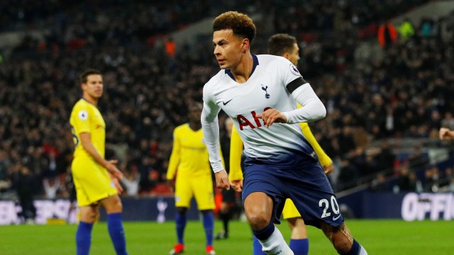 Perayaan gol Dele Alli ke gawang Chelsea. (Foto: REUTERS/Phil Noble)