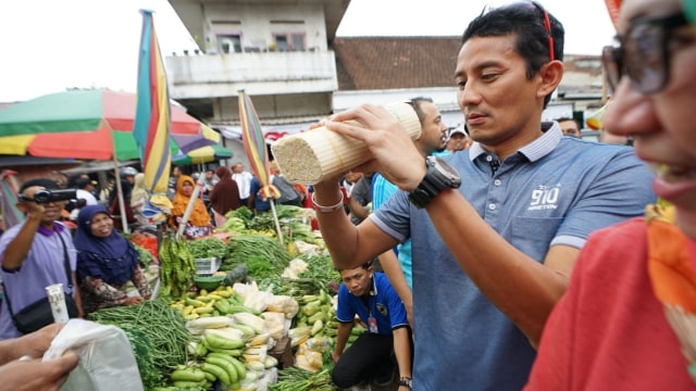 Sandiaga Uno mengunjungi Pasar Lumajang, Kabupaten Lumajang, Jawa Timur, Minggu (25/11/2018). (Foto: Dok.Tim Sandiaga Uno)