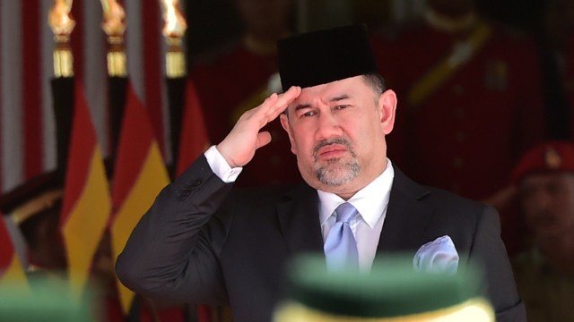 Raja Malaysia ke-15, Sultan Muhammad V. (Foto: AFP PHOTO/Christophe Archambault)