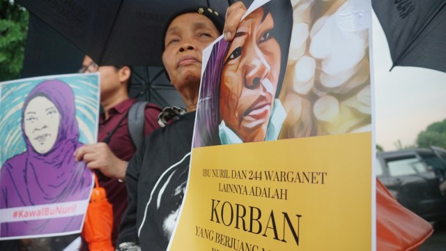 Aksi Kamisan memberikan dukungan kepada Baiq Nuril di depan Istana Merdeka, Jakarta, Kamis (22/11/2018). (Foto: Nugroho Sejati/kumparan)