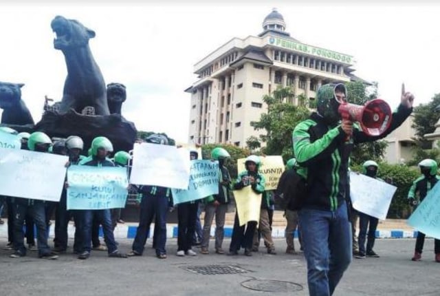 Tanpa Izin, Kapolres Bubarkan Aksi Protes Ojol Ponorogo