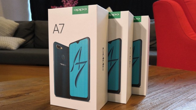 Smartphone Oppo A7. (Foto: Bianda Ludwianto/kumparan)