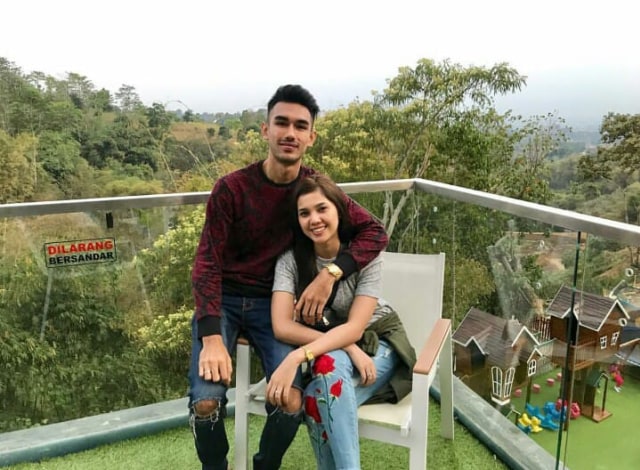 Intip 7 Potret Romantis Raya Kitty dan Suami Usai Menikah (3)