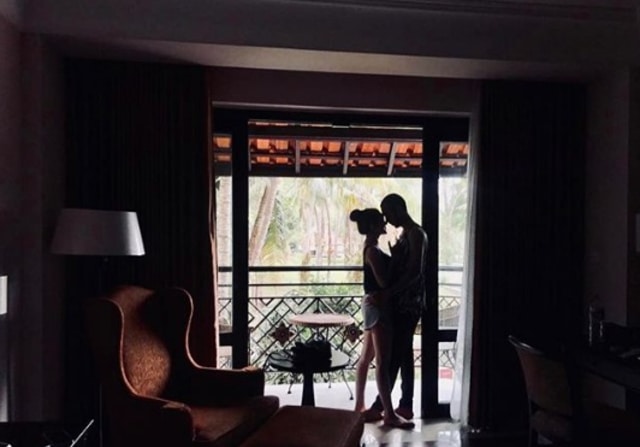 Intip 7 Potret Romantis Raya Kitty dan Suami Usai Menikah (6)
