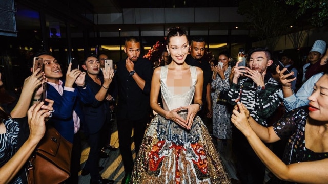 Bella Hadid di acara Tag Heuer, Kuala Lumpur, Malaysia. (Foto: instagram/bellahadid)