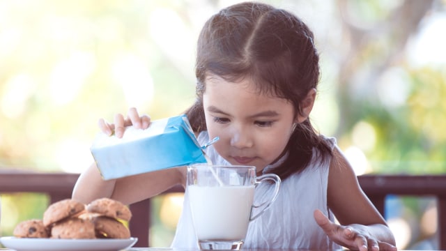 Ilustrasi susu UHT untuk anak. Foto: Shutterstock