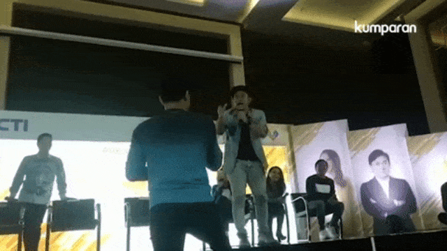 Ariel 'NOAH' dan Judika tirukan Freddie Mercury (Foto: Aria Pradana/kumparan)