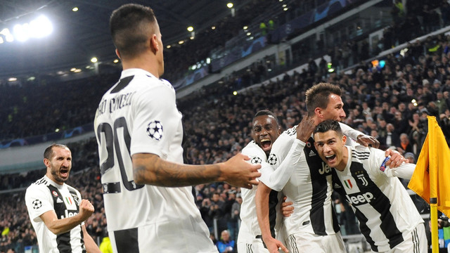 Para pemain Juventus merayakan go Mario Mandzukic ke gawang Valencia. (Foto: Massimo Pinca/Reuters)