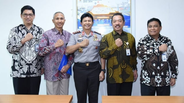 Foto bersama di acara pemberhentian dan pengangkatan anggota Dewan Komisaris independen PT Pindad (Persero). (Foto: Instagram/@pt_pindad)