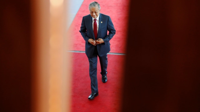 Perdana Menteri Malaysia, Mahathir Mohammad, saat menghadiri dalam acara APEC CEO Summit 2018, Papua Nugini. Foto: Pool via REUTERS/Fazry Ismail