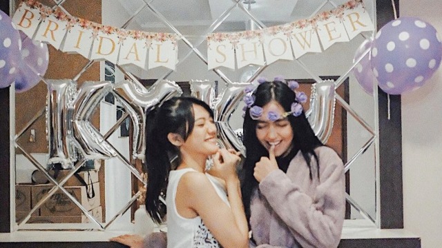 Calon istri Ge Pamungkas, Anastasia Herzigova (kanan). (Foto: Instagram/@anissaaziza)