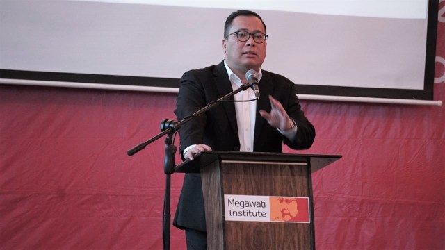 Politisi PDIP Arif Budimanta membuka acara diskusi di Megawati Institute, Jakarta, Rabu (28/11). Foto: Jamal Ramadhan/kumparan