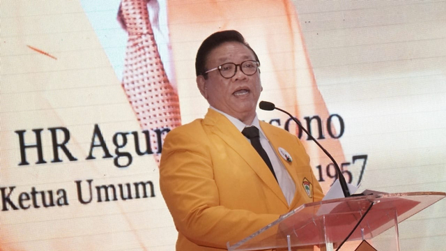 Ketua Umum Kosgoro, Agung Laksono memberikan sambutan di HUT ke 61 Kosgoro di Balai Kartini. Foto: Jamal Ramadhan/kumparan