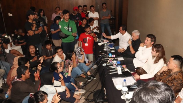 Konferensi pers Gading Marten dan Gisel (Foto: Munady)