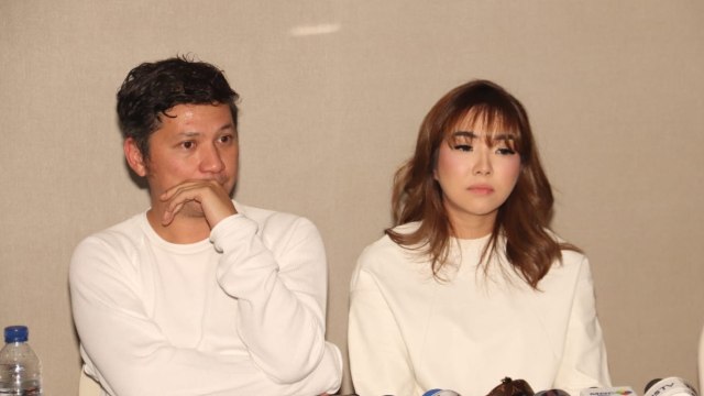 Konferensi pers Gading Marten dan Gisel (Foto: Munady)