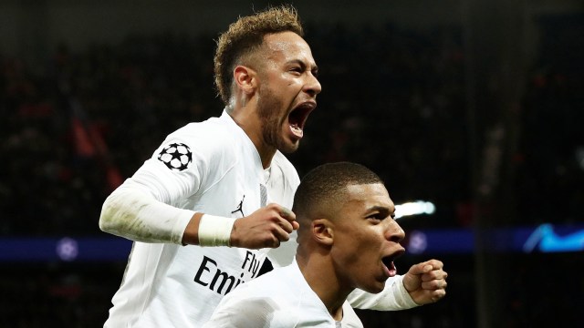 Kylian Mbappe dan Neymar Junior rayakan gol kedua PSG ke gawang Liverpool. (Foto: REUTERS/Benoit Tessier)