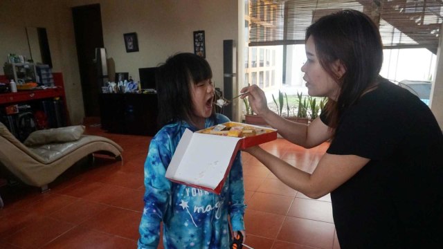 Si juara catur dunia, Samantha Edithso dan ibunya So Siau Sian. (Foto: Irfan Adi Saputra/kumparan)