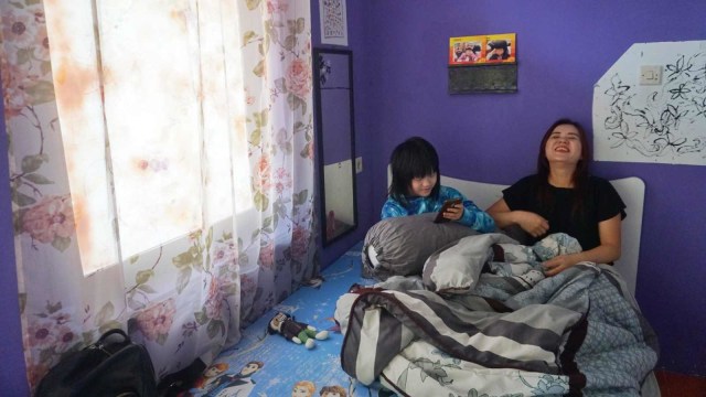 Si juara catur dunia, Samantha Edithso dan ibunya So Siau Sian. (Foto: Irfan Adi Saputra/kumparan)