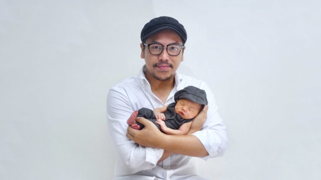 Sammy Simorangkir dan anak. (Foto: Instagram/@sammysimorangkir)