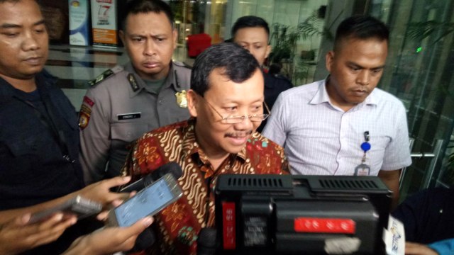 Sekda Jawa barat Iwa Karniwa usai diperiksa KPK. Foto: Aprilandika Pratama/kumparan